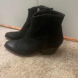 Women’s Dolce Vita size 9 zipper boots